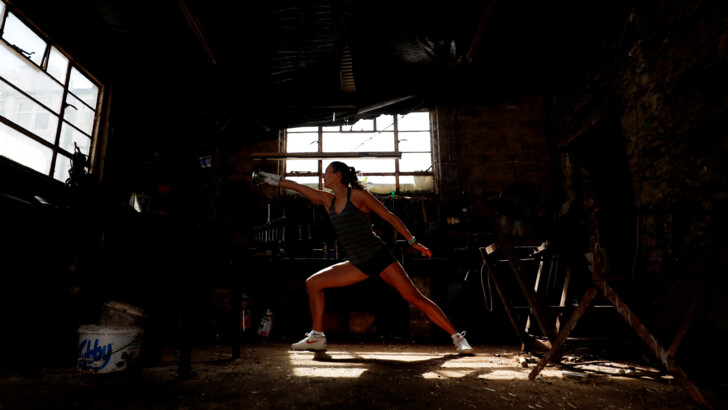 Британская атлетка тренируется на ферме родителей. Фото Reuters