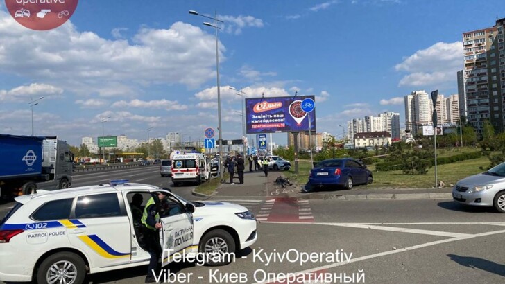 В Киеве водитель выехал на тротуар и насмерть сбил женщину | Фото: Киев Оперативный