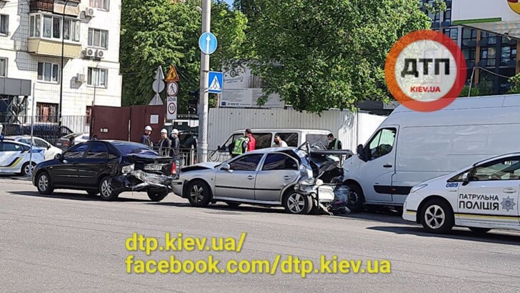 В центре Киева произошло серьезное ДТП | Фото: dtp.kiev.ua