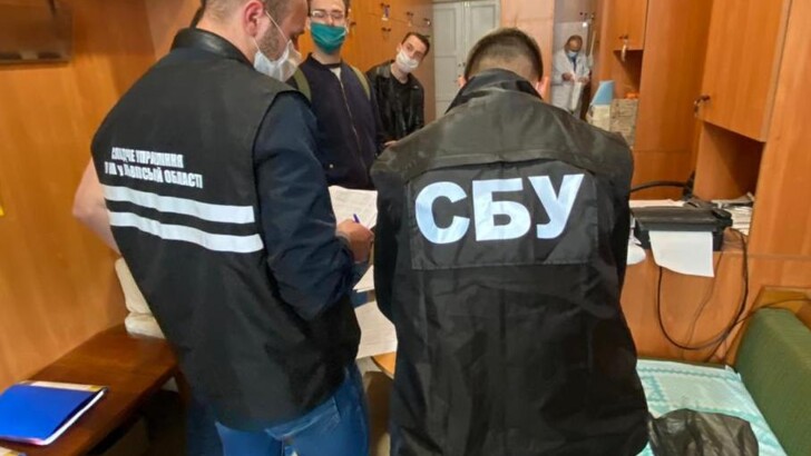 Во Львове врач попался на крупной взятке | Фото: Нацполиция