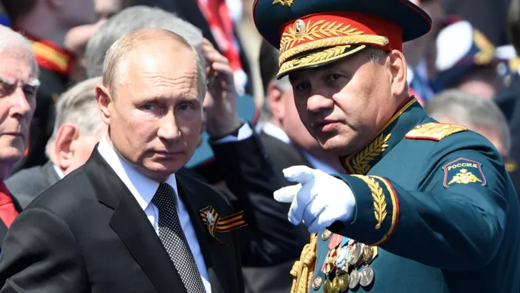 Путин и Шойгу (справа)