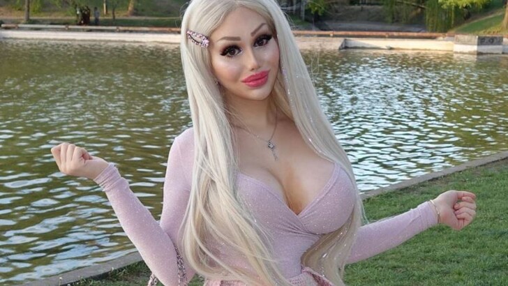 22-летняя Барбара Луна Сипос похожа на куклу Барби | Фото: Instagram.com | Baedollbarbie