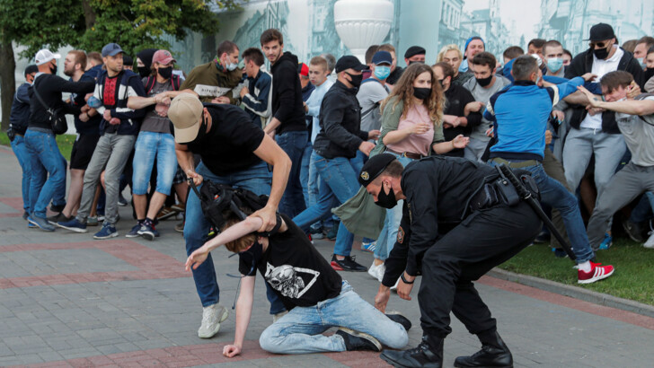 Протесты в Беларуси. Фото: REUTERS/VF