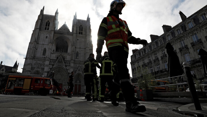 Пожар в Нантском соборе. Фото: REUTERS/Stephane Mahe