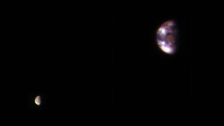 Земля і Місяць зафіксовані з орбіти Марса | Фото: NASA