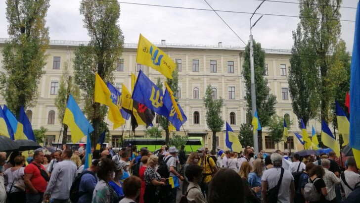 Марш защитников-2020: вот уже второй раз ветераны Донбасса прошли по Киеву от парка Шевченко до Майдана. Фото: Анастасия Ищенко.
