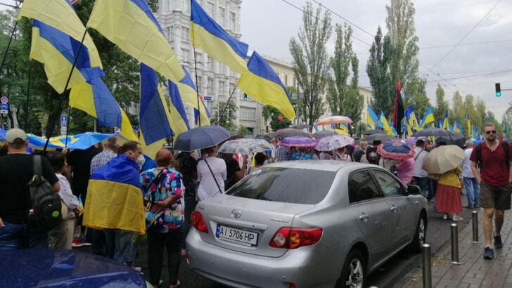 Марш защитников-2020: вот уже второй раз ветераны Донбасса прошли по Киеву от парка Шевченко до Майдана. Фото: Анастасия Ищенко.