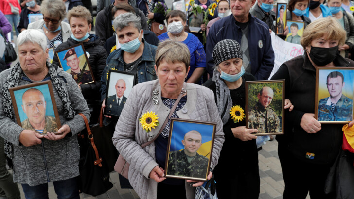 В Україні вшановують загиблих захисників