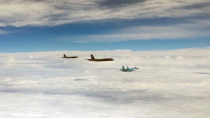 Стратегічні бомбардувальники ВПС Сполучених Штатів Америки В-52Н патрулювали узбережжя Азовського моря