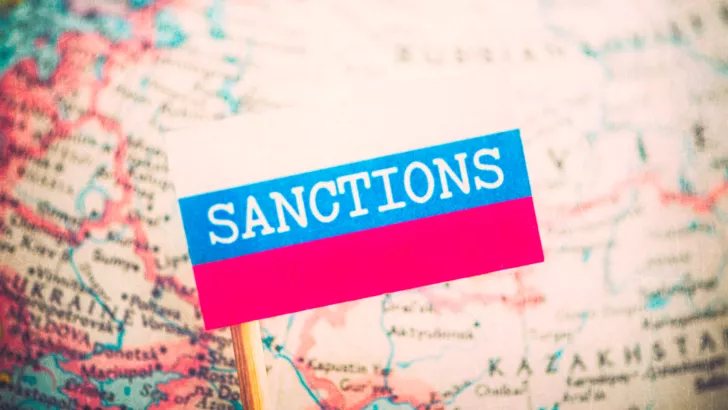 ЕС может разработать новые санкции против РФ.