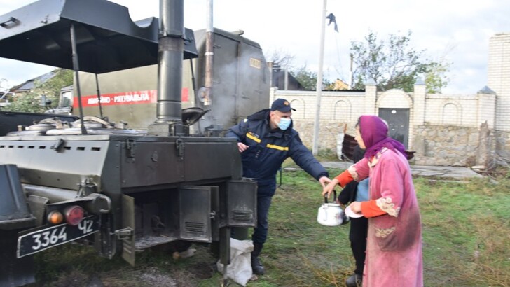 Спасатели помогают жителям Кировоградской области. | Фото: ГСЧС