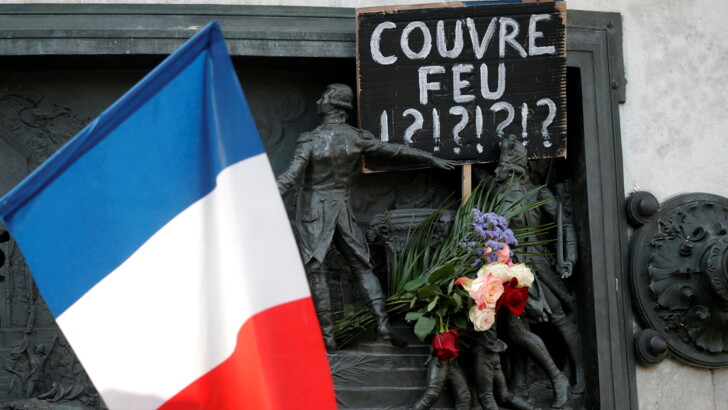 Демонстрация в Париже в память об убитом учителе | Фото: Reuters