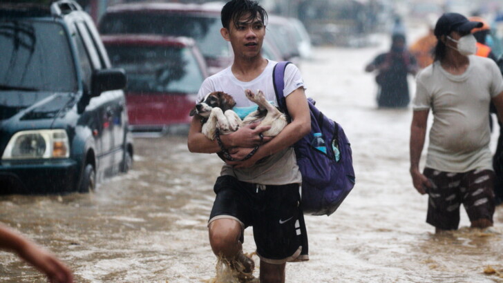 Тайфун Vamco обрушился на Филиппины. Фото: REUTERS/DH
