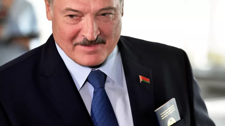 Александр Лукашенко назвал украинцев "братским народом". Фото: Sergei Gapon/Pool via REUTERS