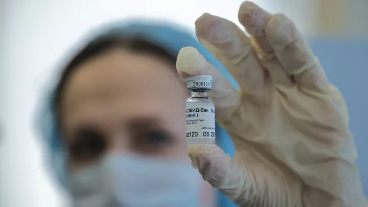 Російську вакцину "Супутник V" роблять з порушеннями