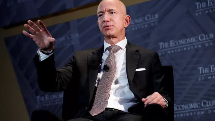Джефф Безос вирішив піти з поста гендиректора Amazon. Фото: REUTERS/Joshua Roberts