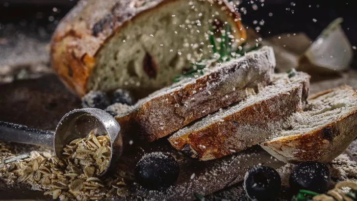 Как вернуть свежесть хлебу и правильно его хранить