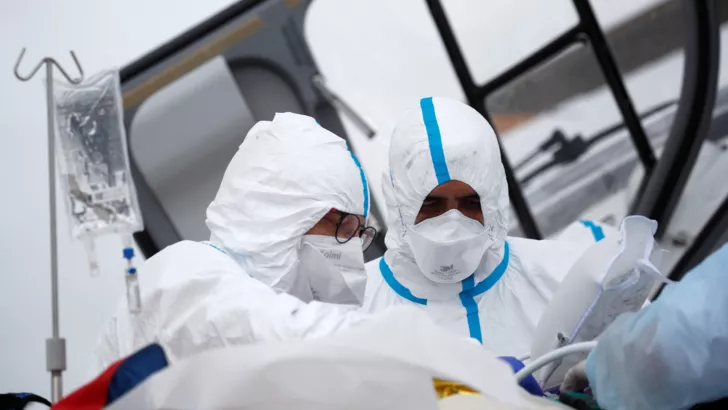 Европе грозит более заразный штамм коронавируса. Фото: REUTERS/Stephane Mahe