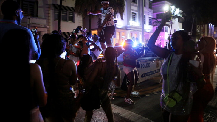Протесты в Майами. Фото REUTERS/MAB/dn