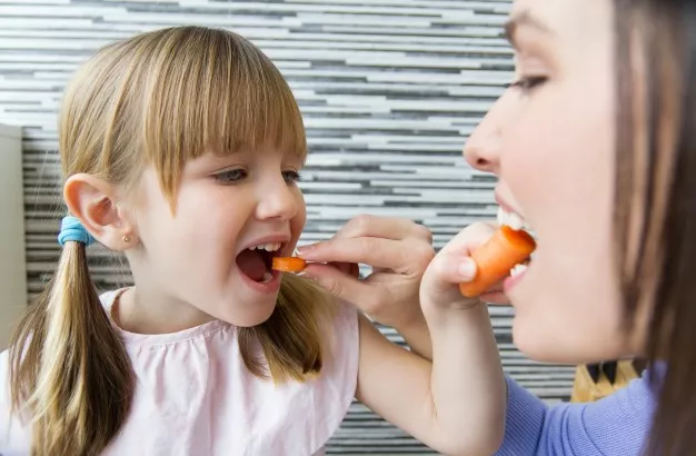 Приучить детей к полезной еде гораздо проще, если вы сами едите такую пищу