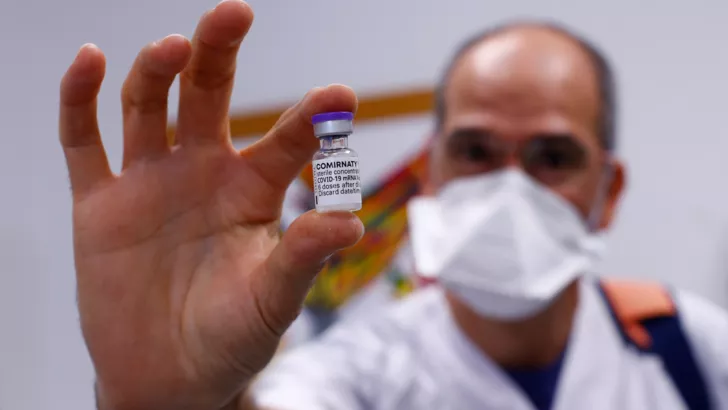 Из-за мутаций вакцинацию от коронавируса нужно будет проводить повторно. Фото: REUTERS/Borja Suarez