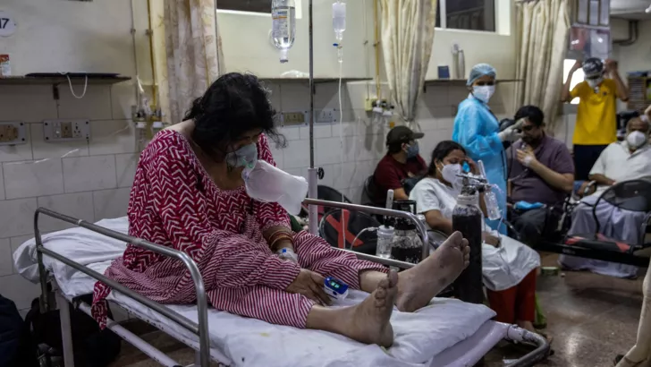 Госпитализация при индийском штамме коронавируса. Фото: REUTERS/Danish Siddiqui