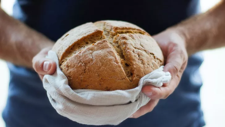 Храните хлеб в тканевых мешочках