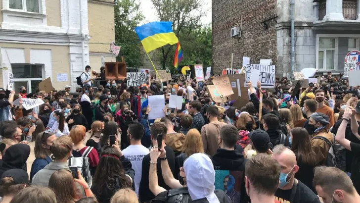 В Киеве протестуют против рейдов полиции на Подоле. Фото: Влад Гарнаев, "Сегодня"