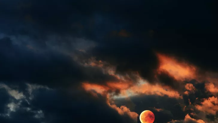 Кровавая майская Луна