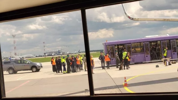 Самолет Ryanair все еще в аэропорту Минска