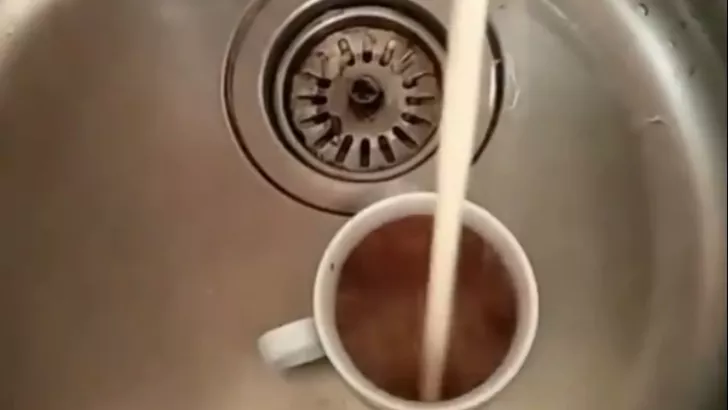 Вода у Сімферополі має колір кави