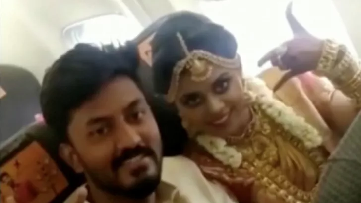 Пара из Тамил Наду поженилась в самолете во время карантина из-за коронавируса, фото: REUTERS