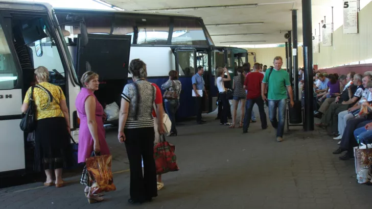 Автобуси на центральному автовокзалі Києва