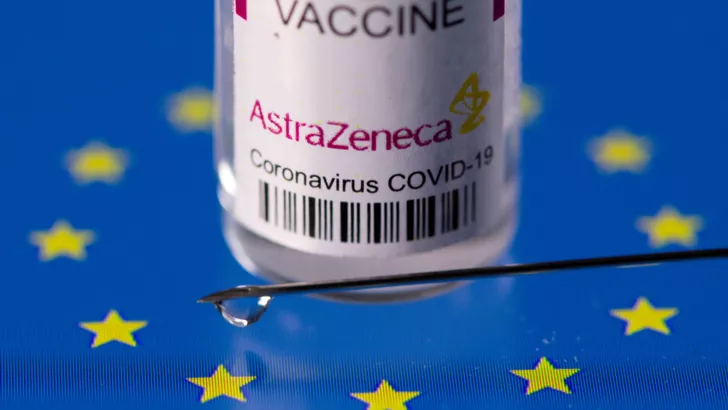 РФ похитила проект вакцины AstraZeneca для разработки своего "Спутника V". Фото: REUTERS/Dado Ruvic