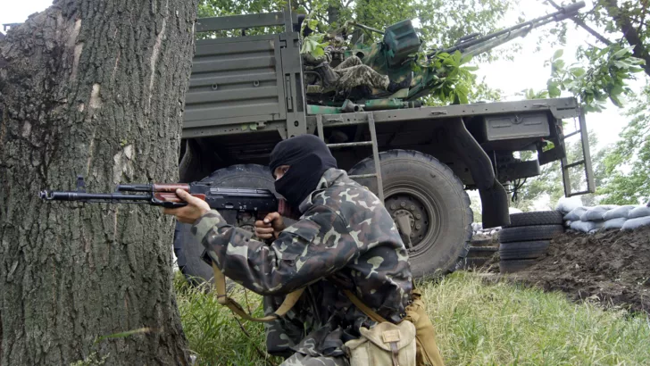 Бойовики на Донбасі обстрілюють і ЗСУ, і мирних жителів