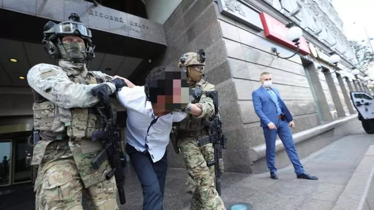 Мужчину, угрожавшего взорвать банк в Киеве, отправили в психбольницу. Фото: Прокуратура Киева/Telegram