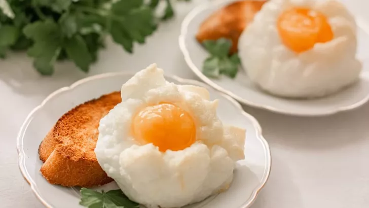Яйца Орсини - рецепт воздушной яичницы
Фото: instagram.com/oxi_zhu/