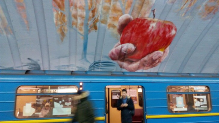 Как создавался мурал "Знания" на станции метро "Осокорки" | Фото: Александр Марущак