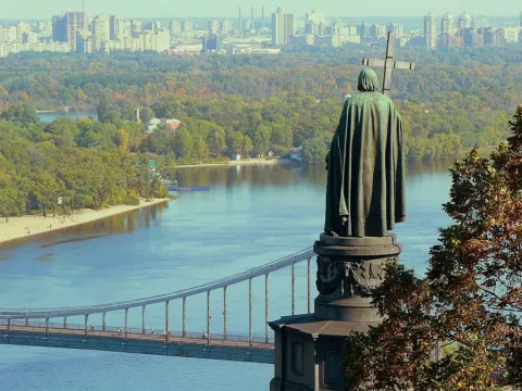 Памятник князю Владимиру в столице. Фото: Заметкин