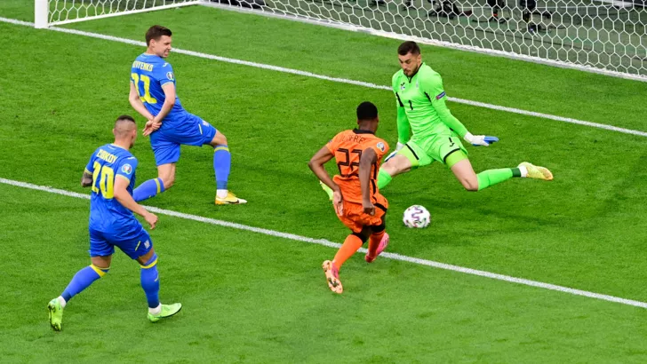 Георгий Бущан стал героем первого тайма матча против Нидерландов