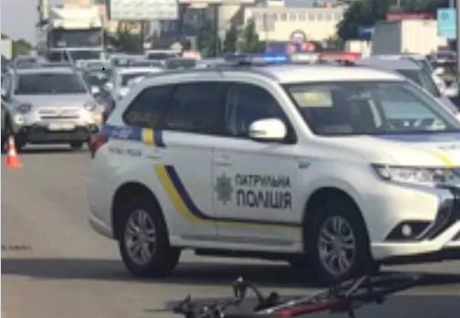 Патрульные работают на месте аварии. Фото: dtp.kiev.ua/Facebook