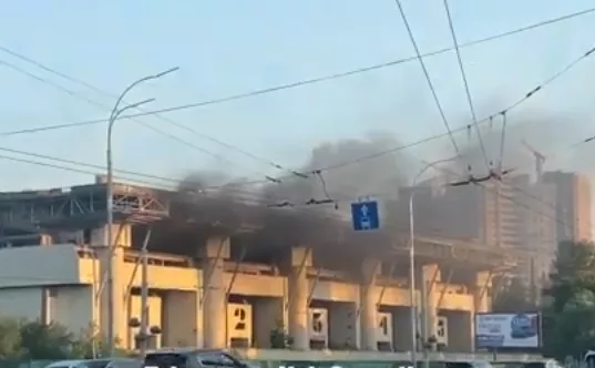 Пожар на Ледовом стадионе в Киеве / скрин видео
