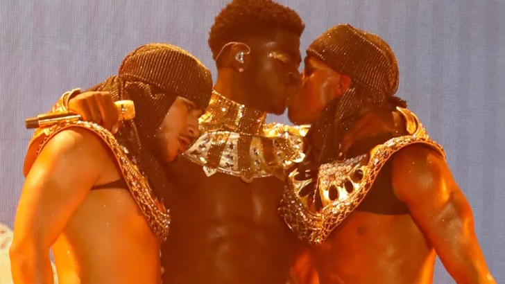 Репер Lil Nas X поцілувався з танцюристом на BET Awards