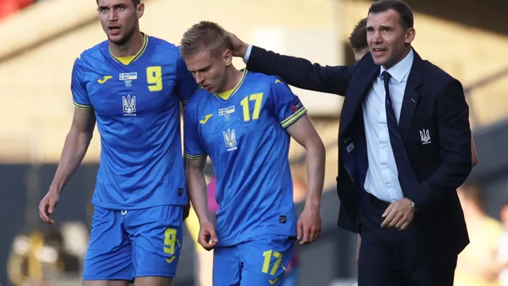 Роман Яремчук, Александр Зинченко и Андрей Шевченко в матче против Швеции