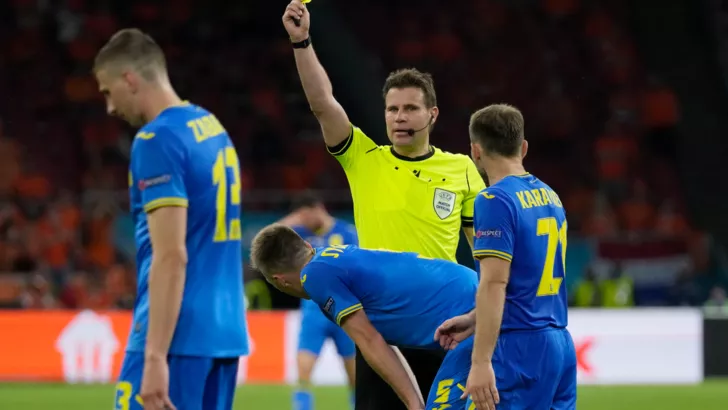 Брых показал желтую карточку Сидорчуку в матче Украины и Нидерландов