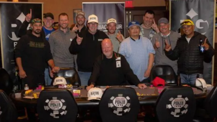 11 друзей-покеристов, которые разделили призовые до финального стола