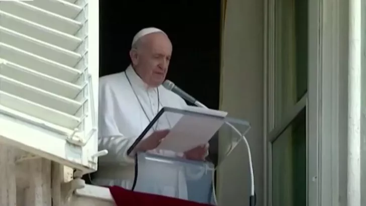 Папа Римский прочитал проповедь за несколько часов до операции. Скриншот из видео