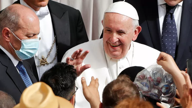 Папа Римский пережил «серьезное» сужение толстой кишки. Фото: REUTERS/Remo Casilli