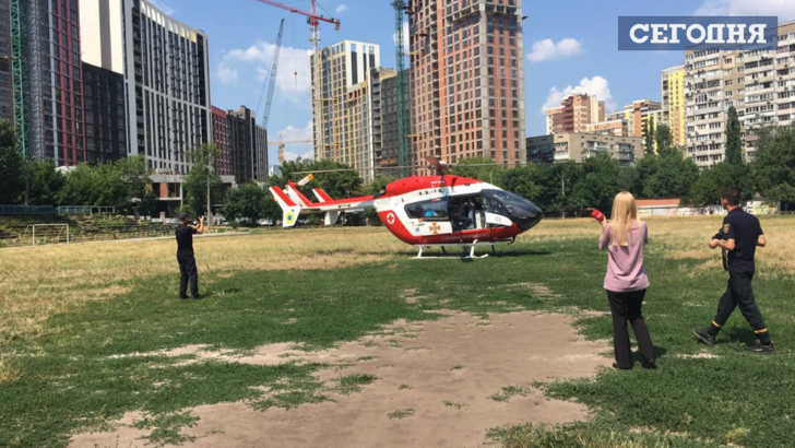 Постраждалого хлопчика вертольотом доставили в столичну клініку "Охматдит" | Фото: Сьогодні