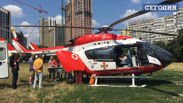 Пострадавшего мальчика вертолетом доставили в столичную клинику "Охматдет" | Фото: Сегодня